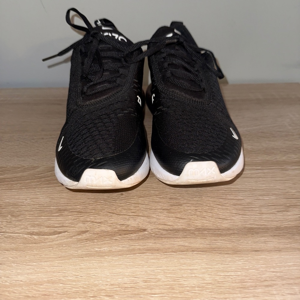 Nike Air Max 270 Black and White Sneakers - Size 9 - Picture 2 of 6